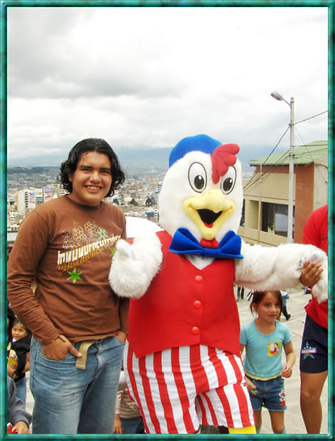 Posando para la foto en el programa por inicio de clases 